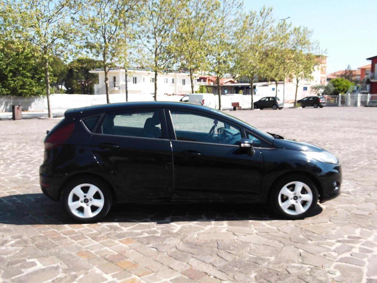 Ford Fiesta 1.2 Benzina Neopatentati 2009