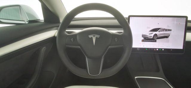TESLA Model 3 RWD