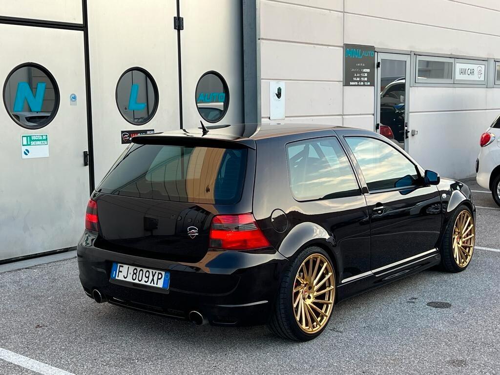 Volkswagen Golf R32