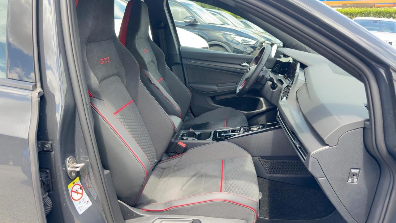 Volkswagen Golf GTI CLUBSPORT 2.0 TSI DSG/AKRAPOVIC/IQ LIGHT/