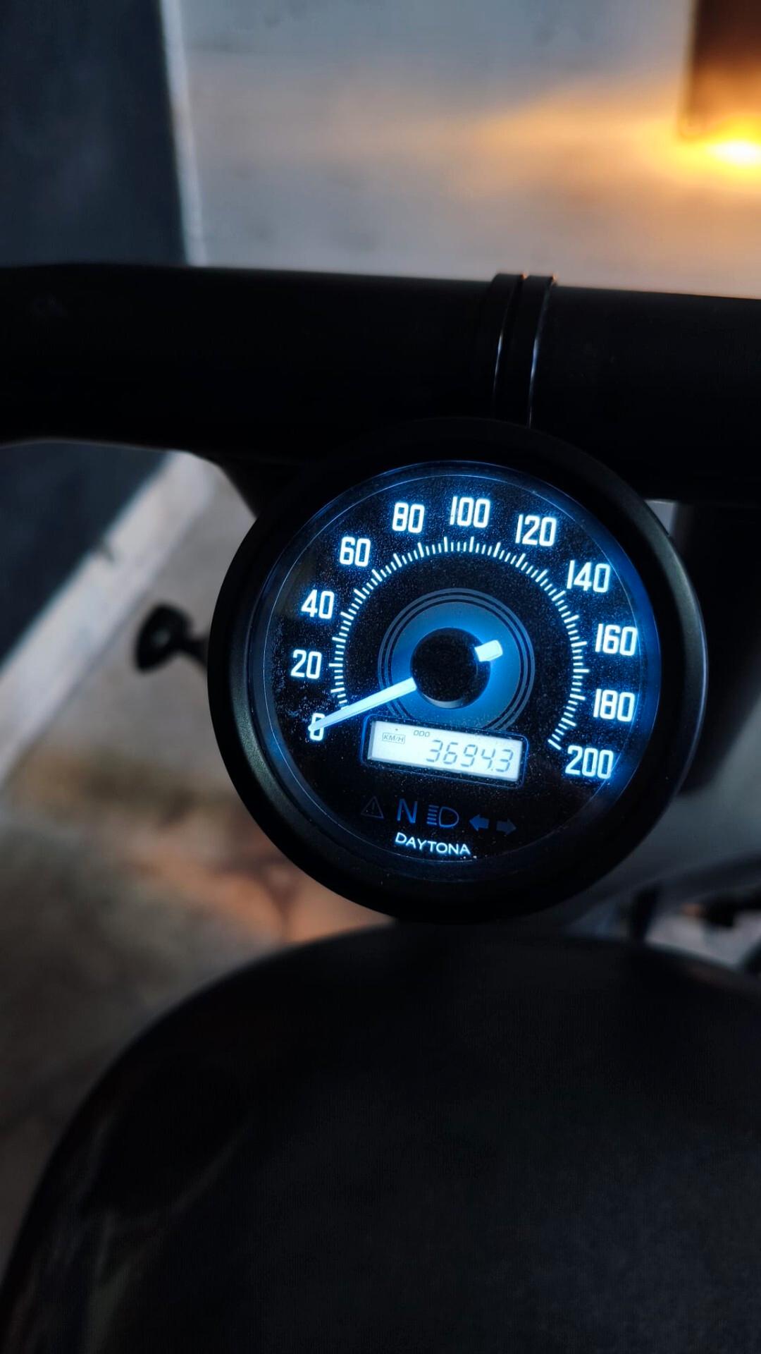 Harley-Davidson 883C – Anno 2000