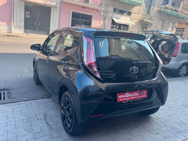Toyota Aygo 1.0 VVT-i 69 CV 5 porte x-black