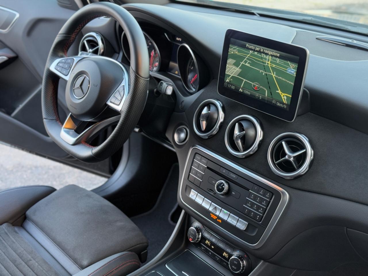 Mercedes-benz GLA 200d Premium AMG LINE!