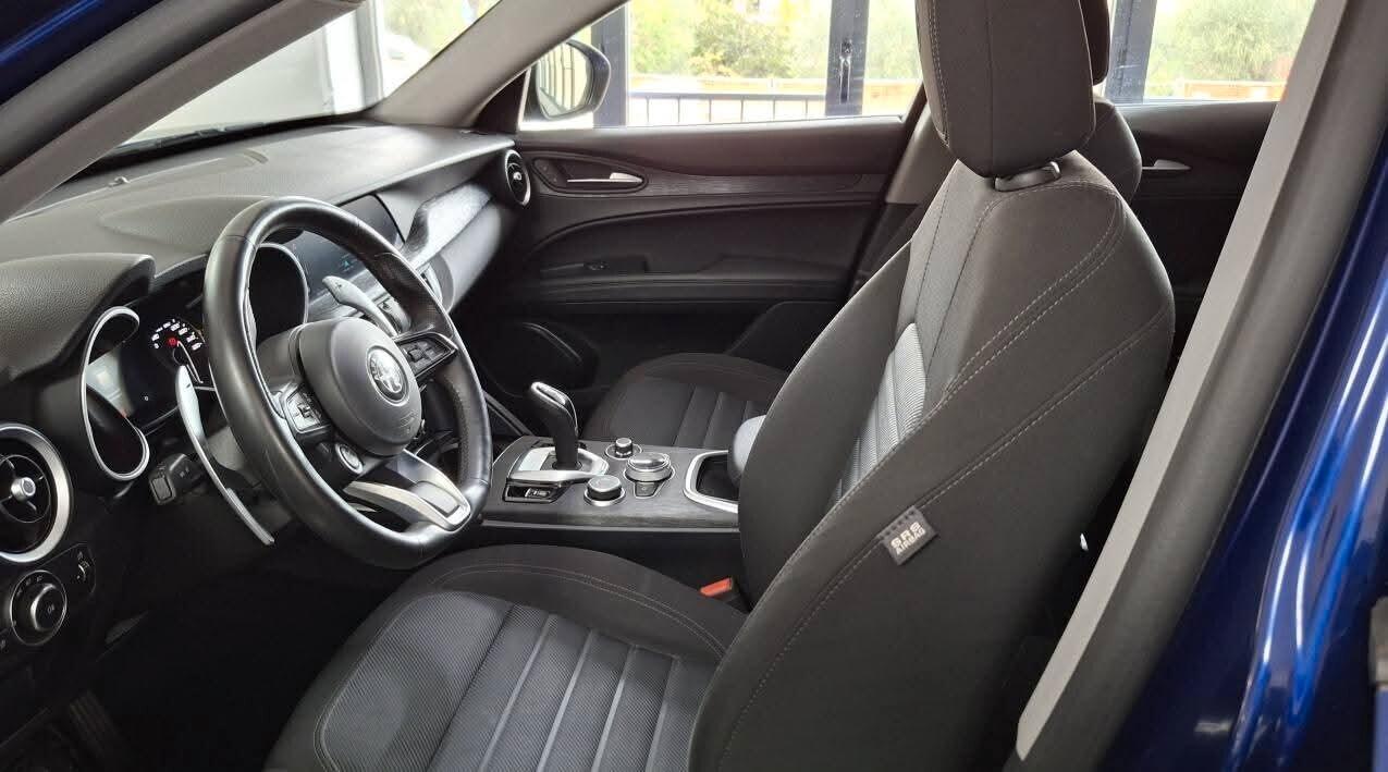 Alfa Romeo Stelvio 2.2 160 CV AT8 con gancio traino
