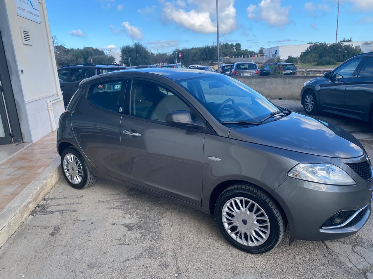 Lancia Ypsilon 1.2 69 CV 5 porte GPL Ecochic Gold