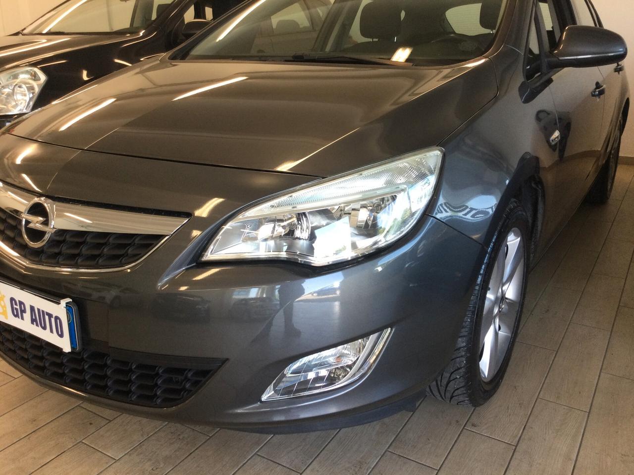 Opel Astra 1.4 100CV 5 porte Cosmo