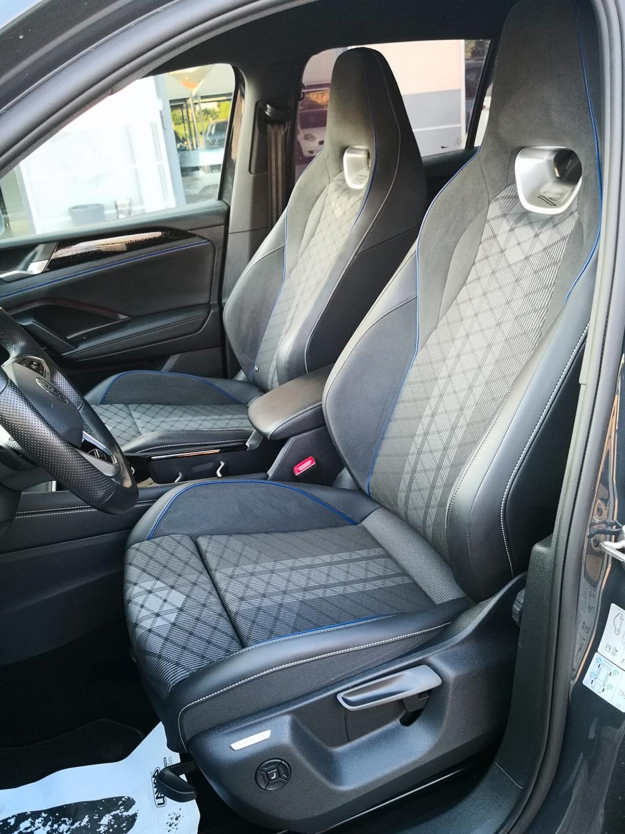 Volkswagen Tiguan 2.0 TDI 150 CV DSG R-Line ***TELECAMERA***SED. MASSAGGIANTI***