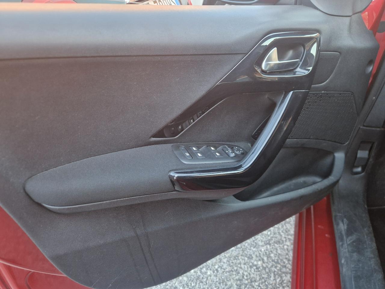 Peugeot 208 HDi 100cv 5 porte Allure