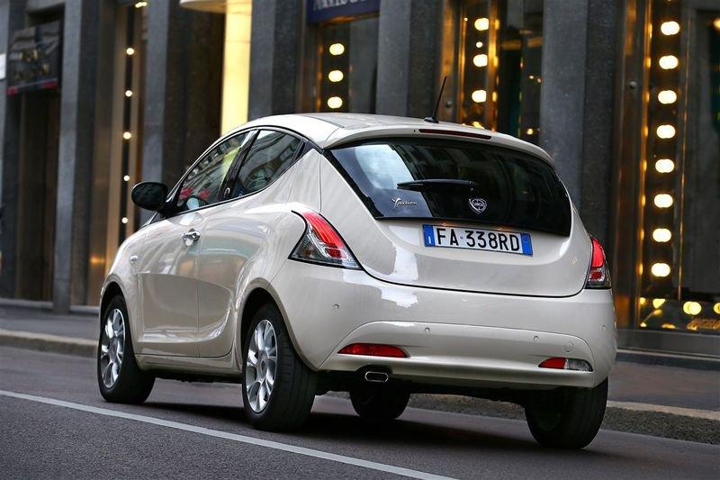 Lancia Ypsilon III 2015 1.0 firefly hybrid Silver s&s 70cv