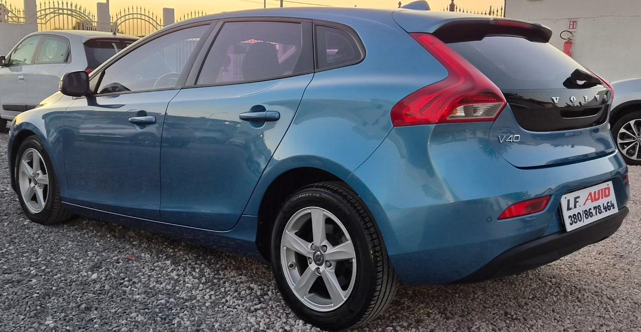 Volvo V40 D2 1.6 Powershift R-design Kinetic