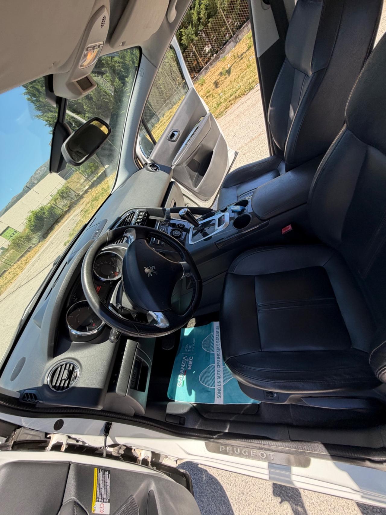 Peugeot 3008 1.6 e-HDi 115CV cambio robotizzato Stop&Start Active