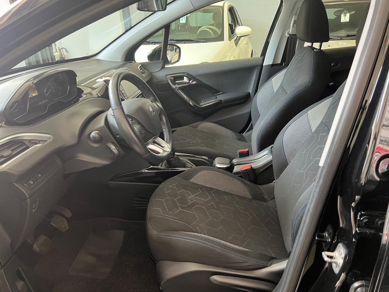 Peugeot 2008 PureTech 82 S&S Signature
