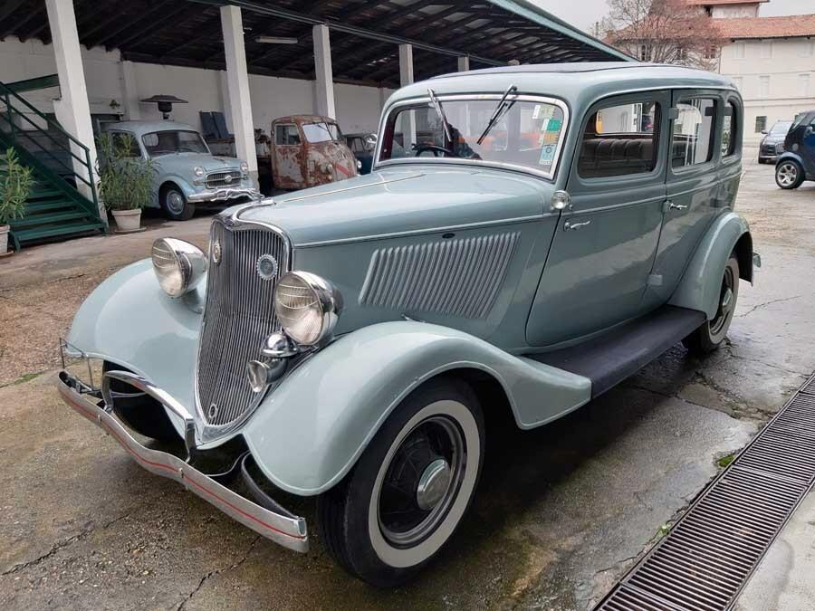 Ford Model B Sedan – 1933