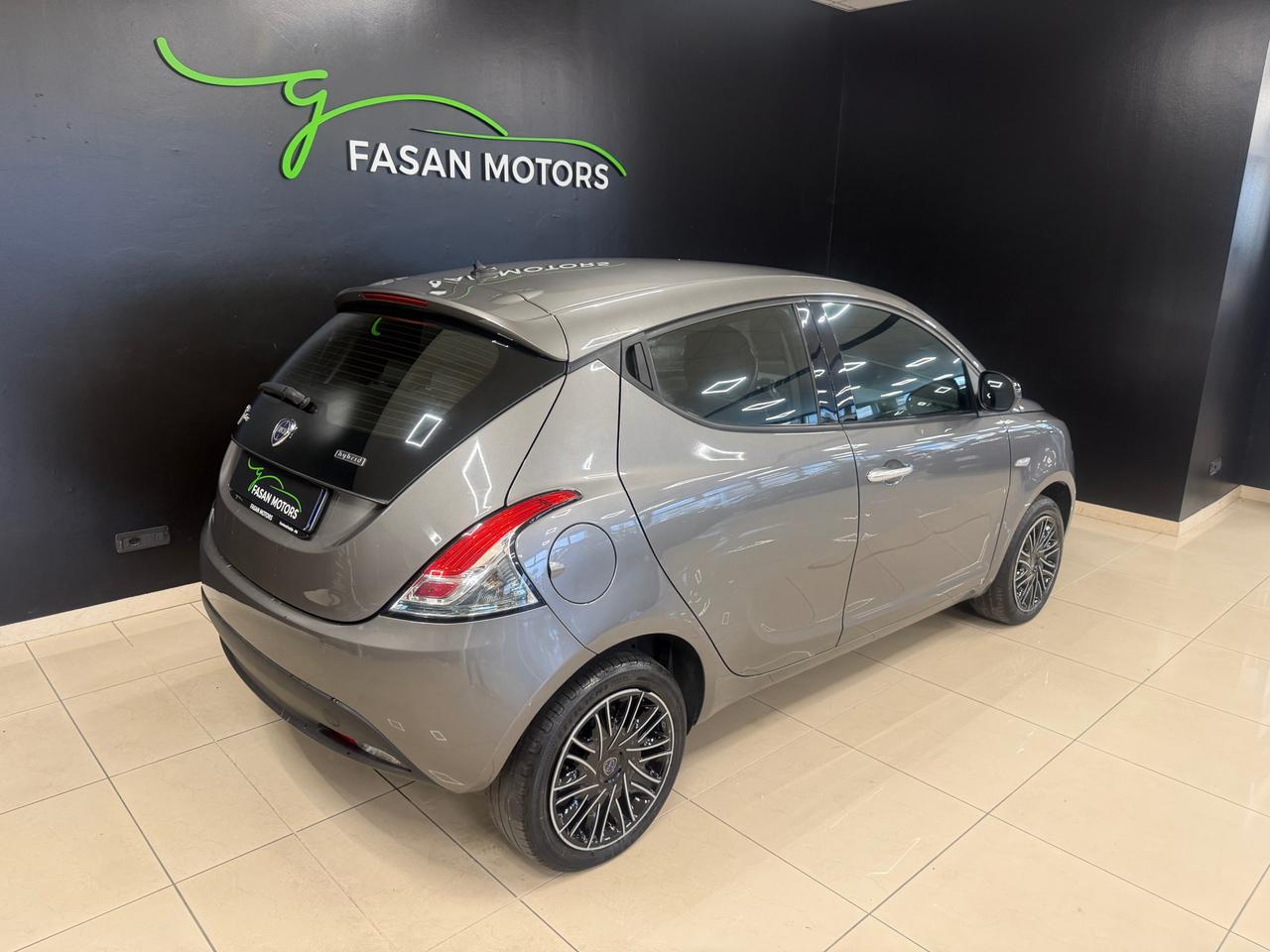 Lancia Ypsilon 1.0 firefly hybrid Silver Plus s&s 70cv