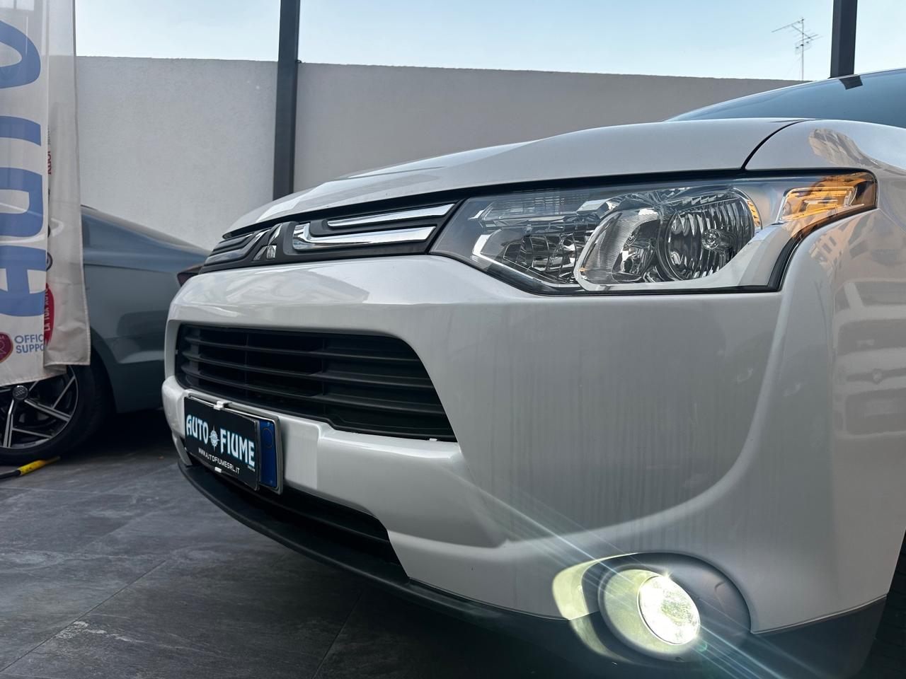 Mitsubishi Outlander 2.2 DI-D 4WD Intense