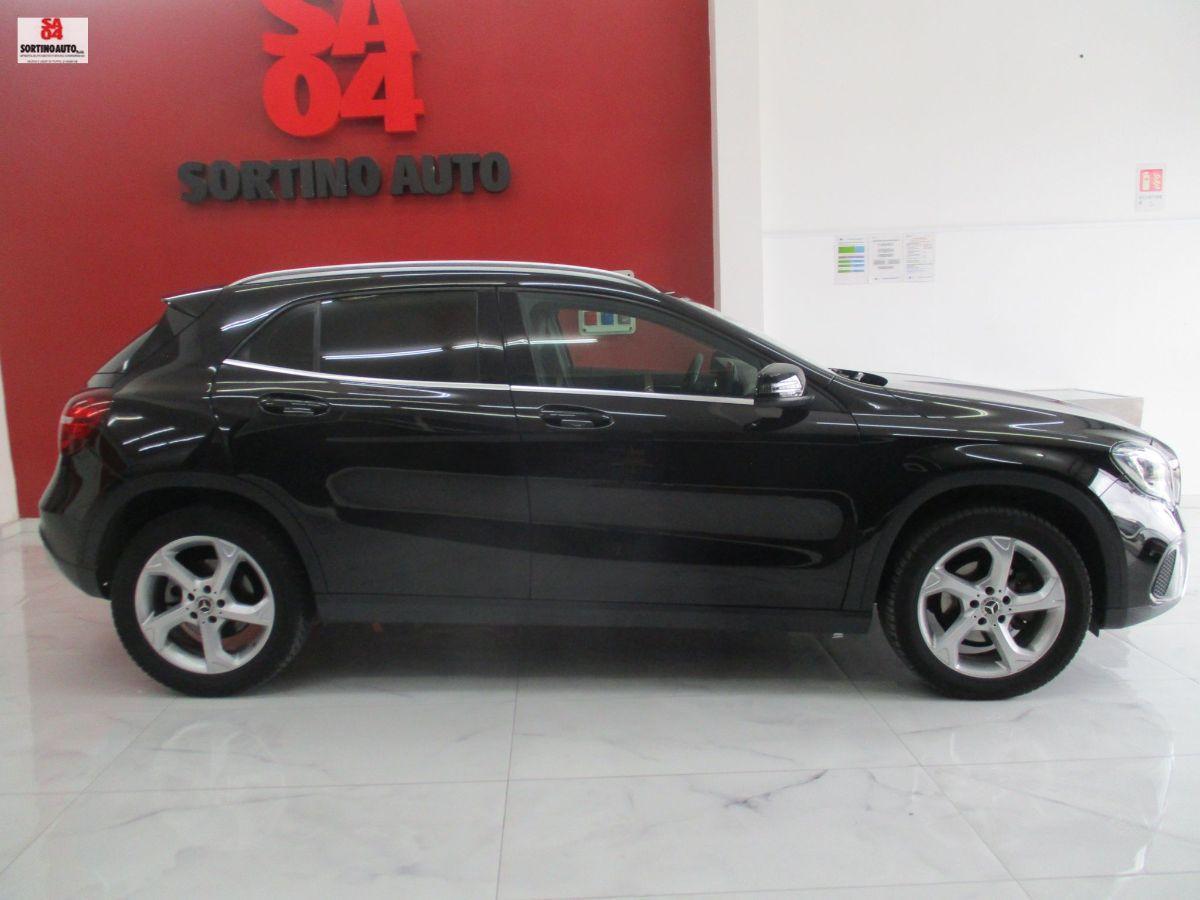 MERCEDES GLA 200 d Automatic Premium-2017