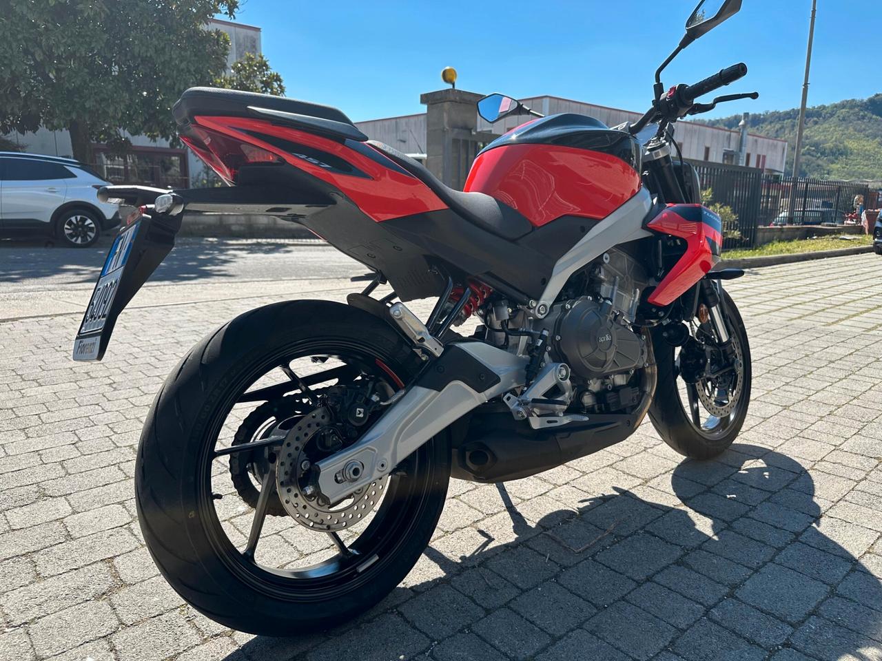 Aprilia Tuono 457