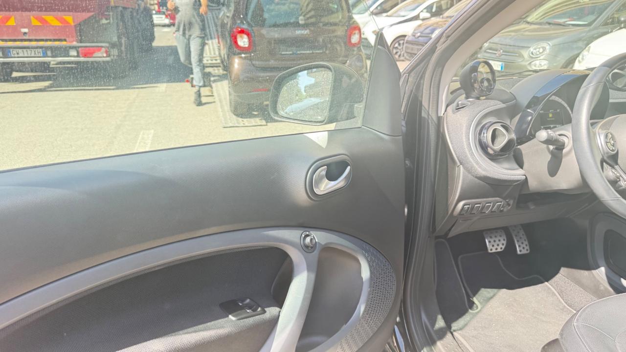 Smart ForTwo BRABUS 0.9 Turbo twinamic LED NAVI KAMERA PDC BLUETOOTH CERCHI 17