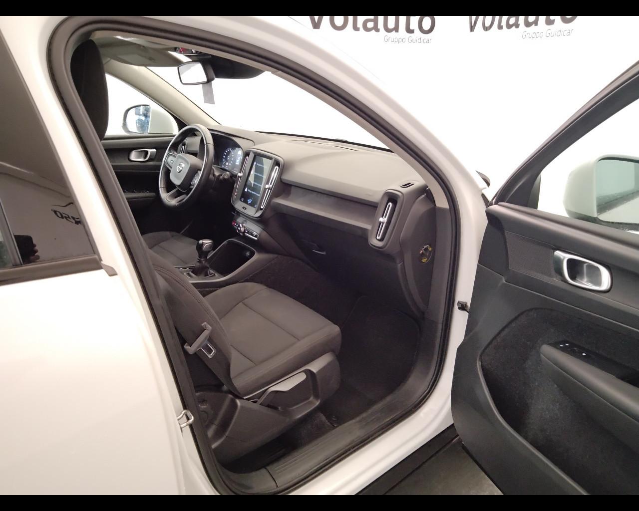 VOLVO XC40 - XC40 1.5 t3 Momentum Core 163cv my21
