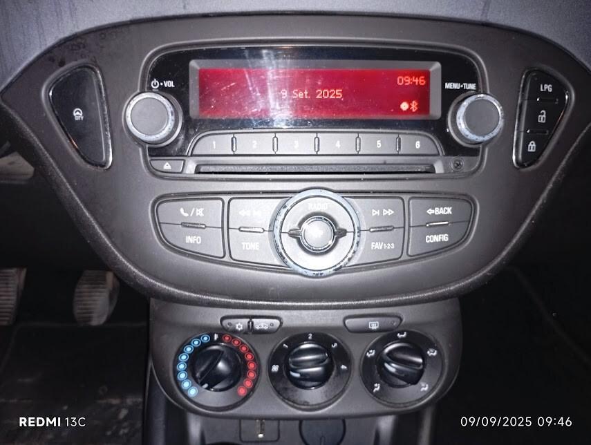 Opel Corsa del 2015 BENZINA / GPL NEOPATENTATI
