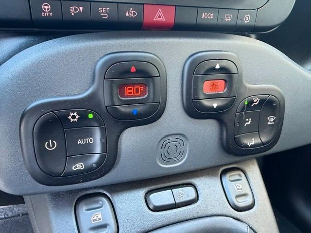 Fiat Panda 1.0 Hybrid City Life iva esposta.