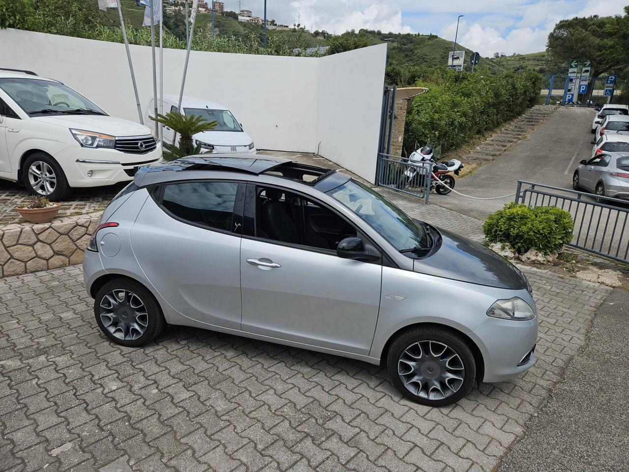 Lancia Ypsilon 0.9 TwinAir 85 CV 5 porte S&S Platinum