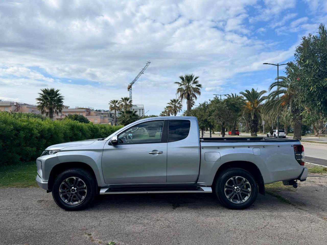 Mitsubishi L200 Double Cab L200 d.cab 2.3d 4wd 150cv