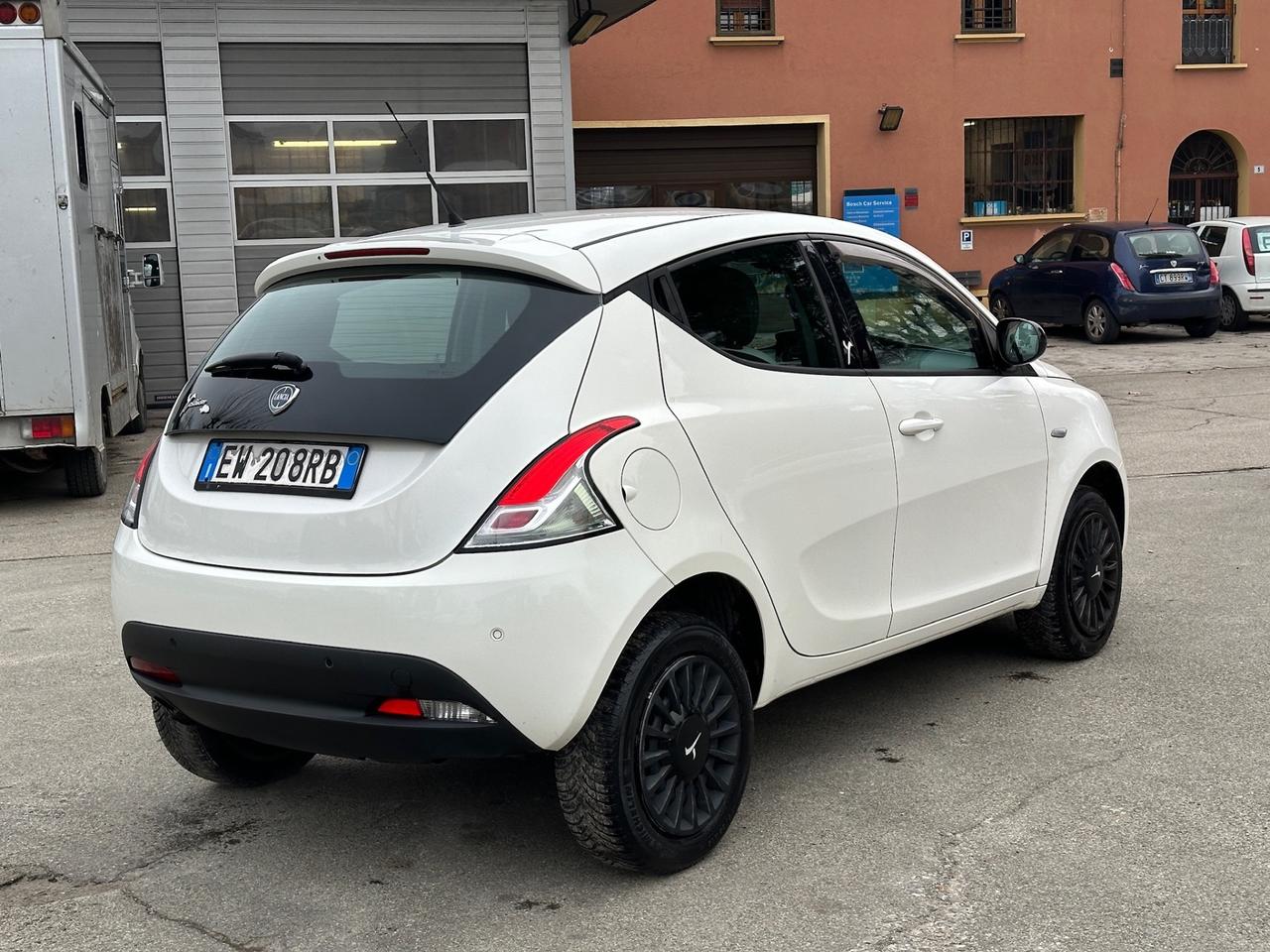 Lancia Ypsilon 0.9 TwinAir 85 CV 5 porte Metano Ecochic Gold