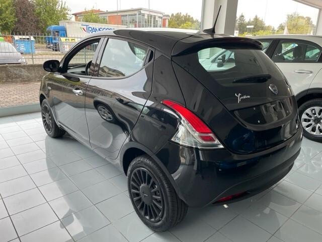 Lancia Ypsilon 1.0 FireFly 5 porte S&S Hybrid Ecochic Silver