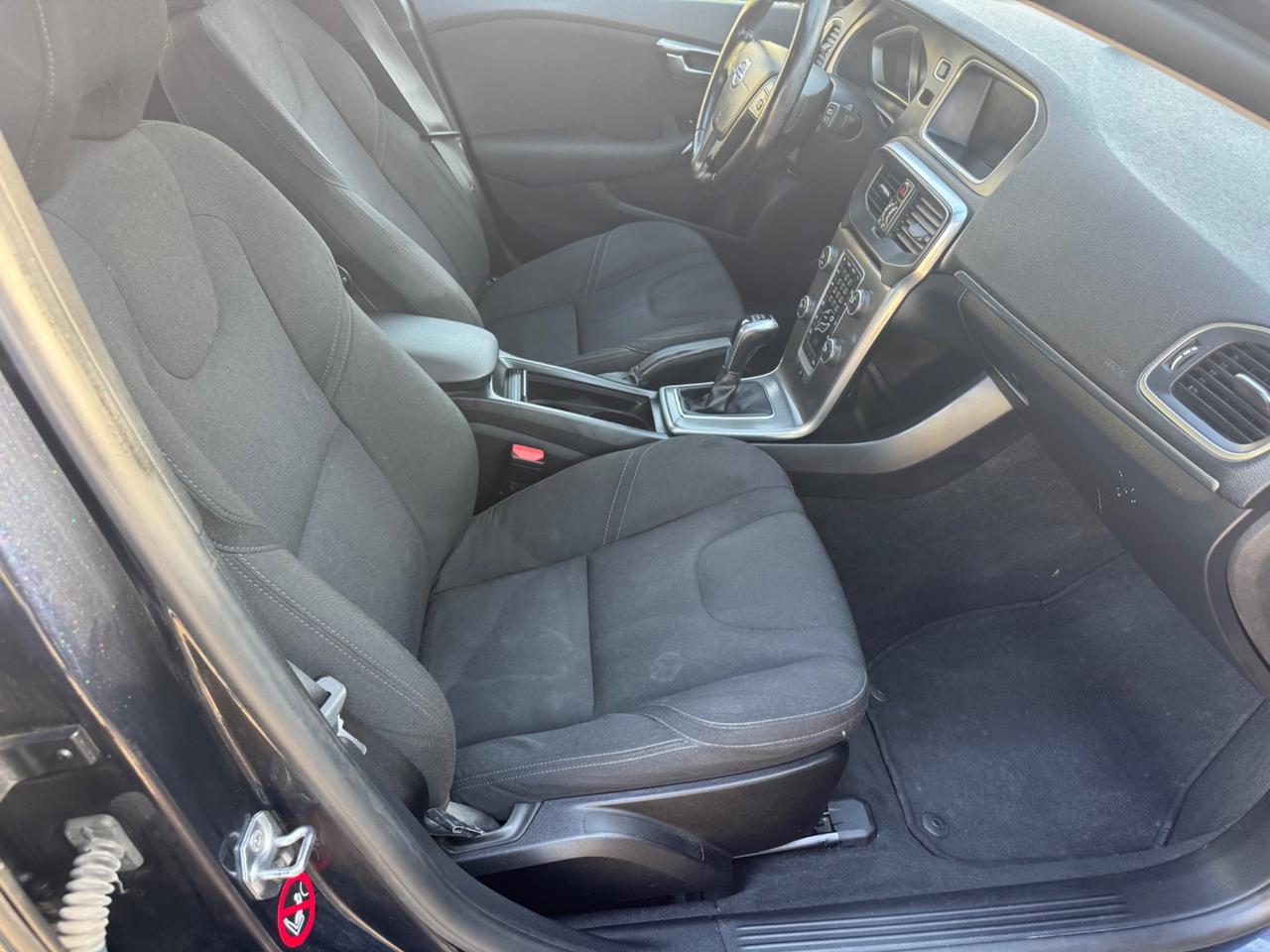 Volvo V40 D2 R-design 1.6 D neopaten garanzia 12m