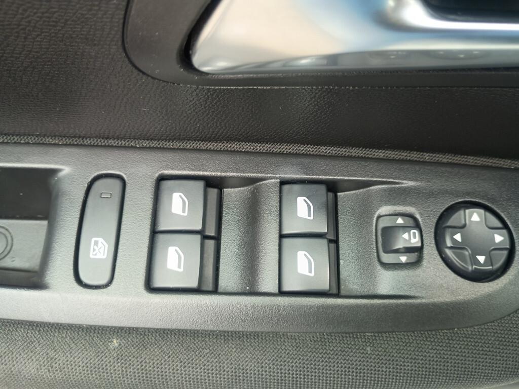 Peugeot 208 1.5 BHDi 100cv 5 porte Active Pack