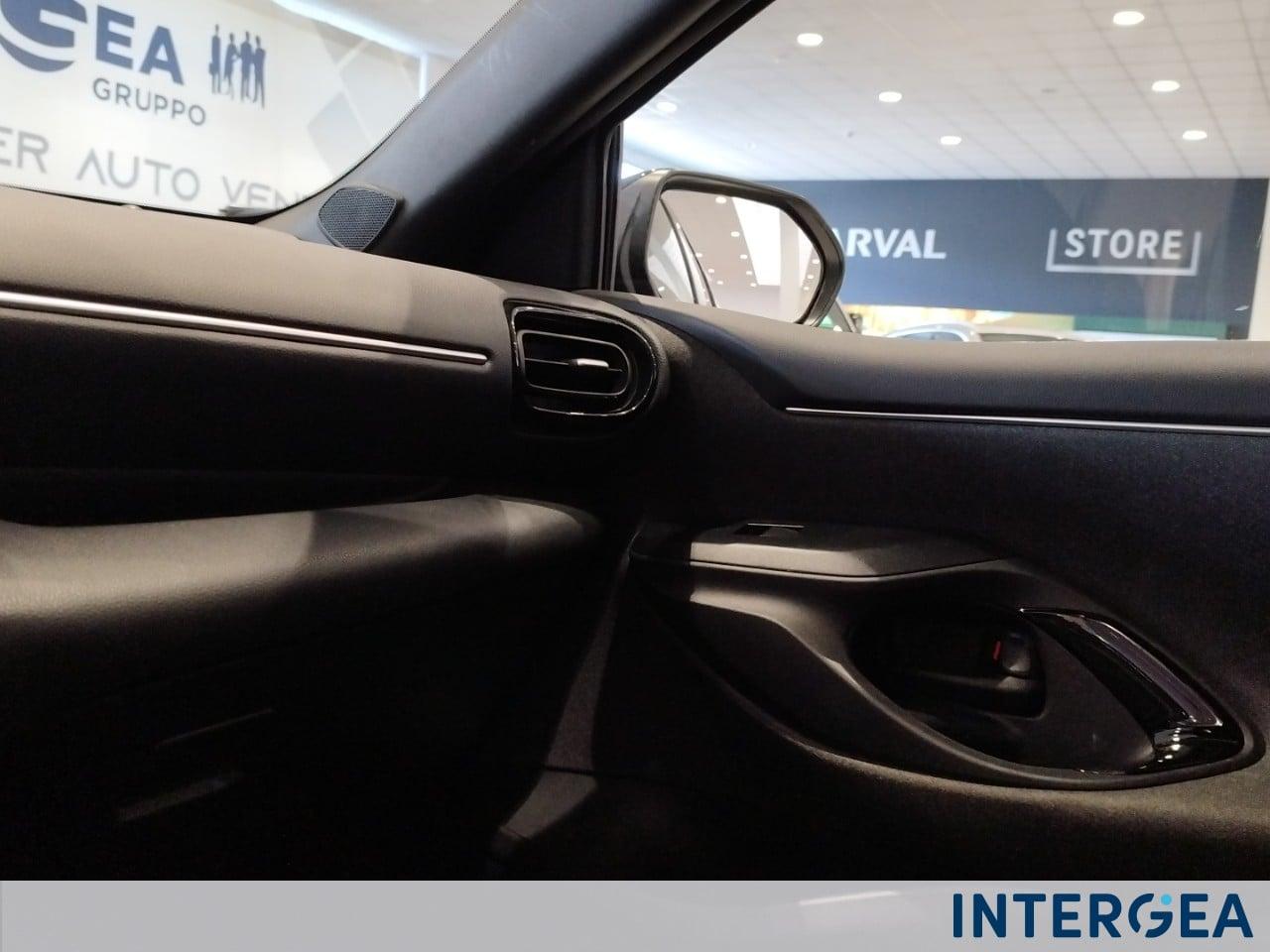 TOYOTA Yaris 1.5h Lounge