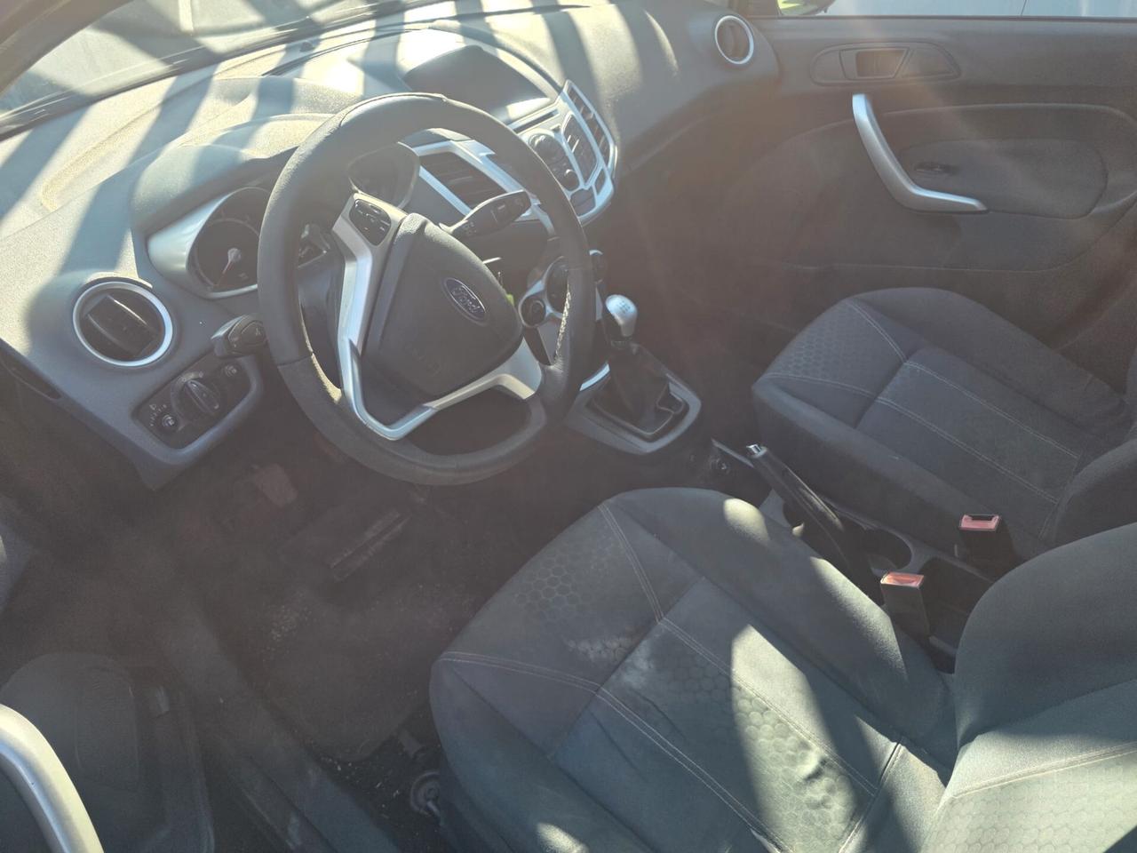 Ford Fiesta 14 gpl 2010