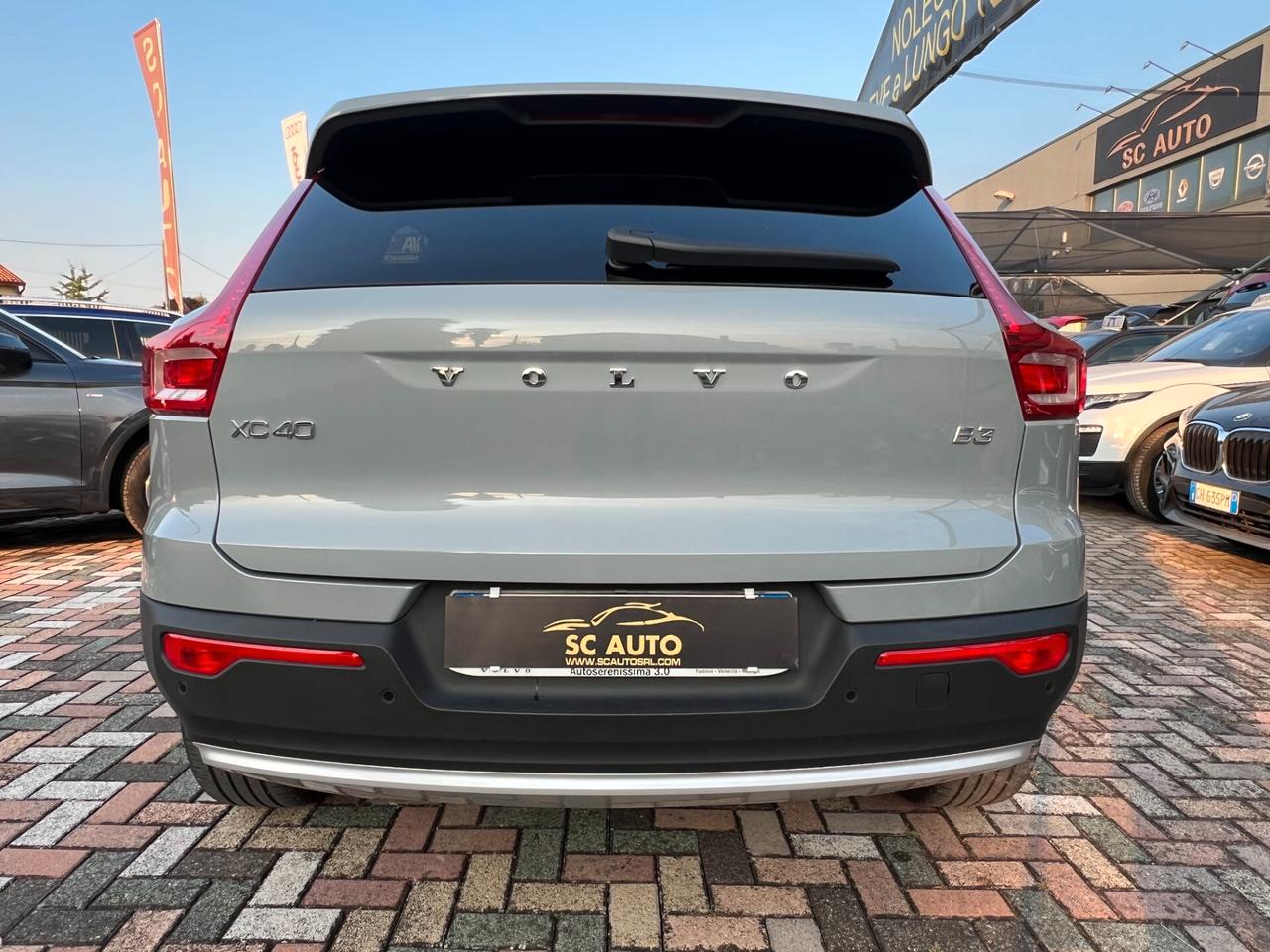 Volvo XC40 B3 automatico Plus Dark
