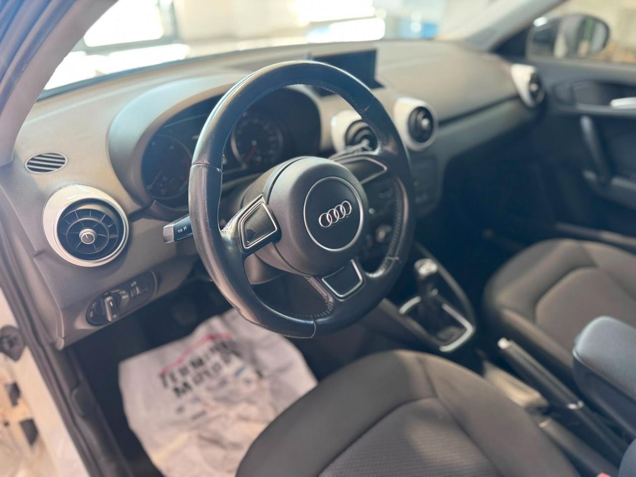 Audi A1 SPB 1.6 TDI Admired 90cv S-LINE