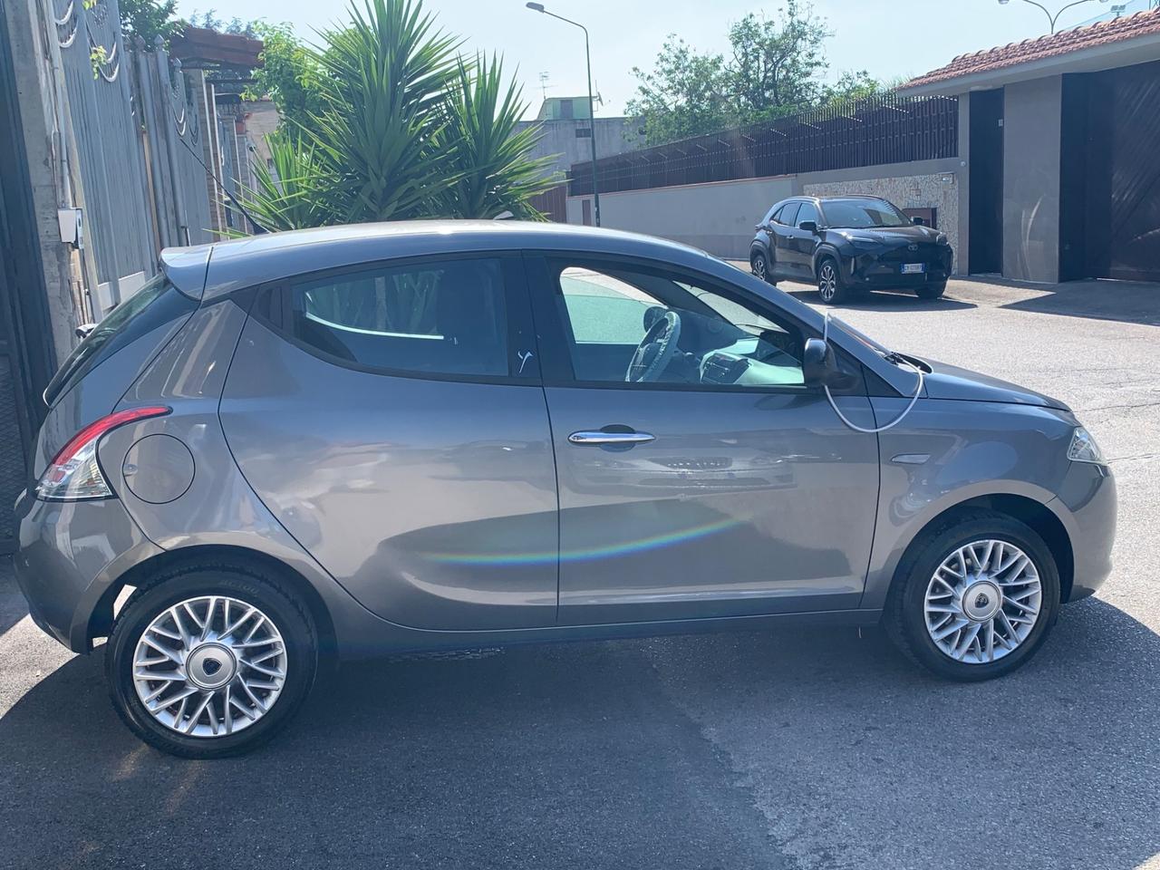 Lancia Ypsilon 0.9 TwinAir 85 CV 5 porte S&S Platinum