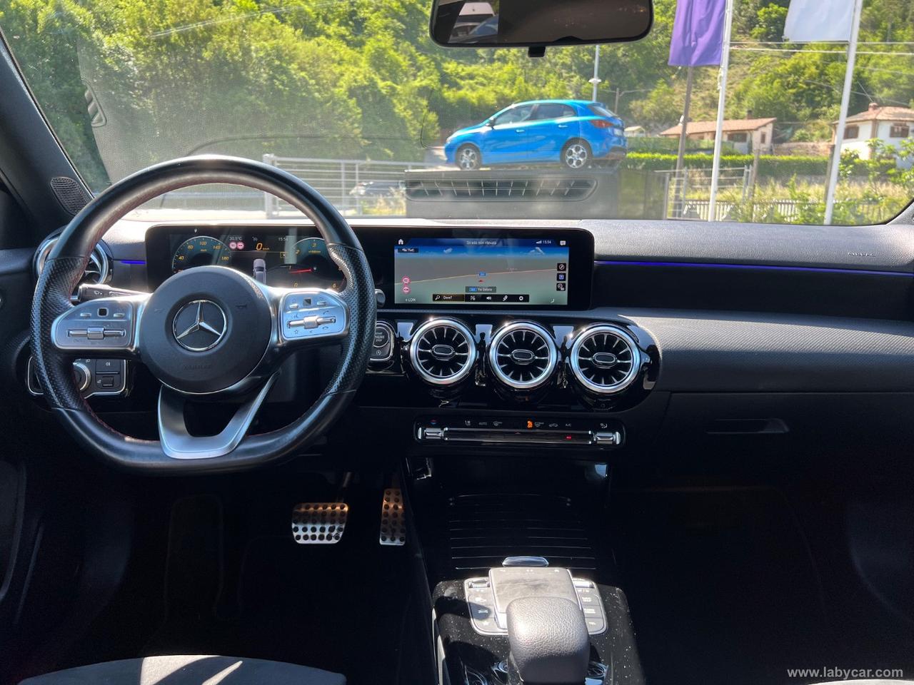 MERCEDES-BENZ A 200 d Automatic Premium