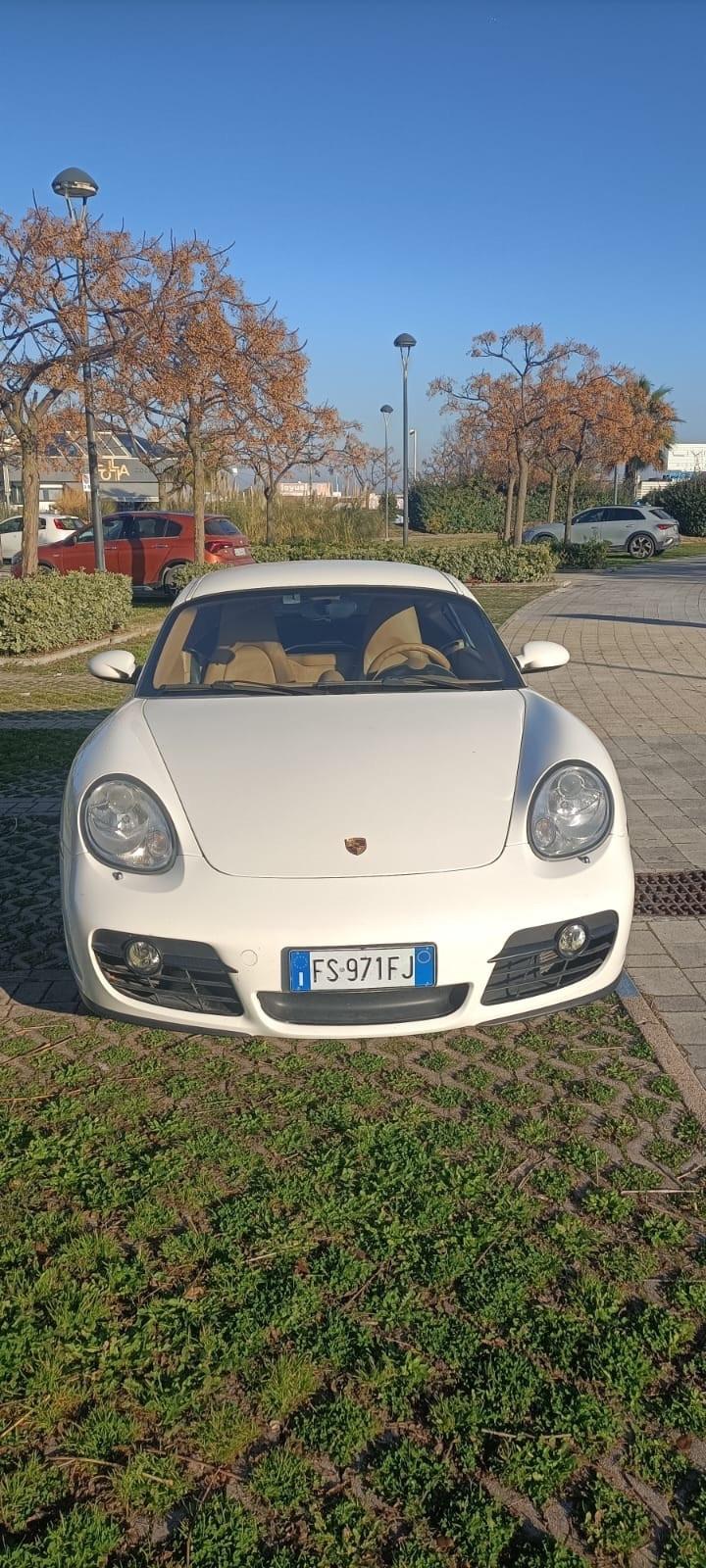 Porsche Cayman 2.7