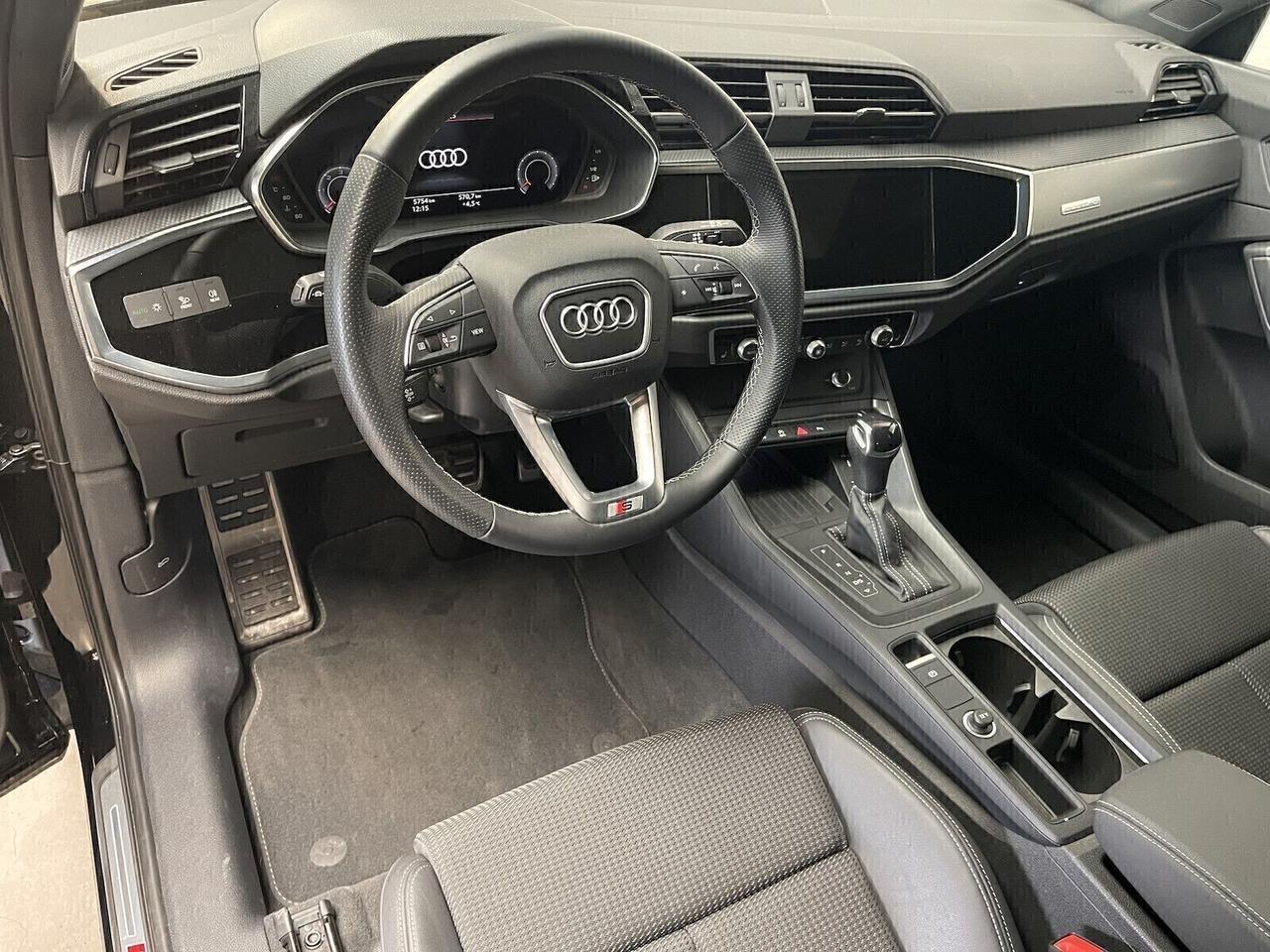 Audi Q3 SPORTBACK 35 TDI QUATTRO S LINE + PANORAMA + R20 + FARI MATRIX + BLACK PACK