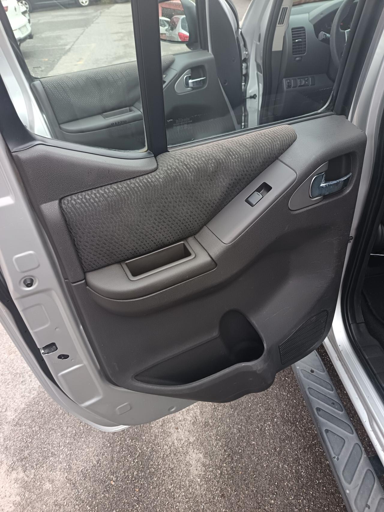 Nissan Navara 2.5 dCi 4 porte Double Cab WoRK