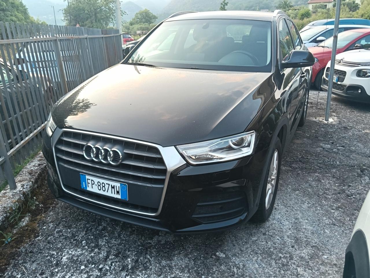 Audi Q3 2.0 TDI 120 CV Business