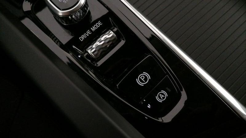 Volvo XC60 2.0 b4 Momentum Pro auto