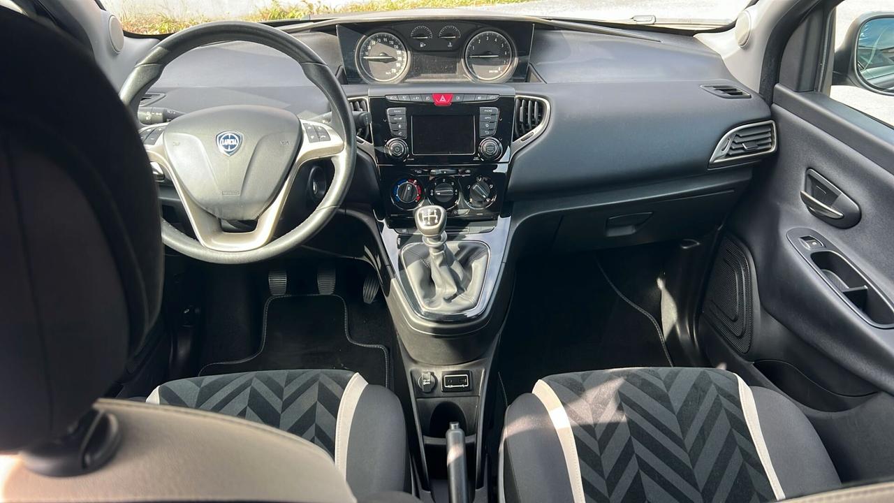 Lancia Ypsilon 1.2 69 CV 5 porte Gold neopatentati