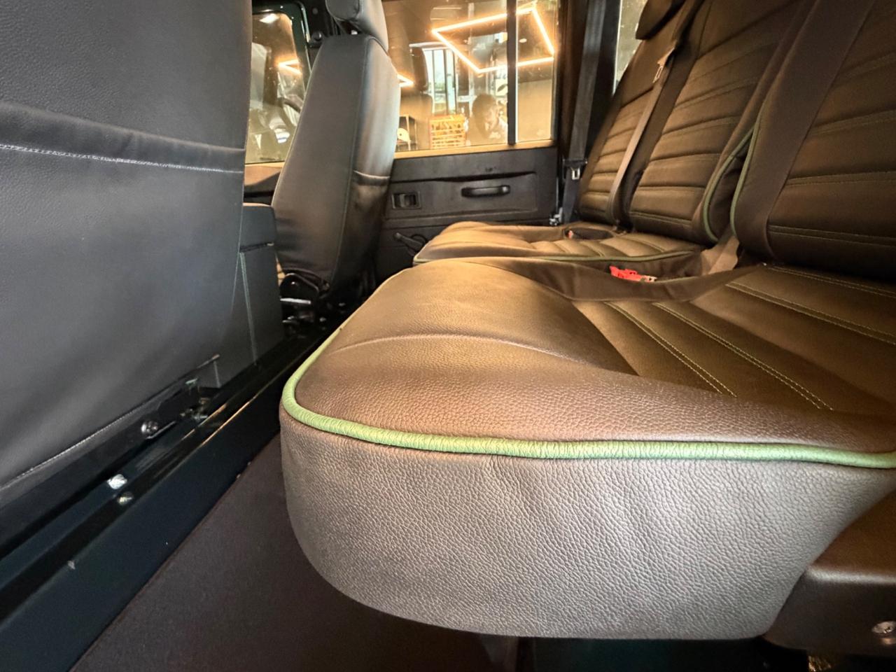 Land Rover Defender 110 2.4 TD4 Station Wagon SE - 7 POSTI -Ricond. "The world's style"