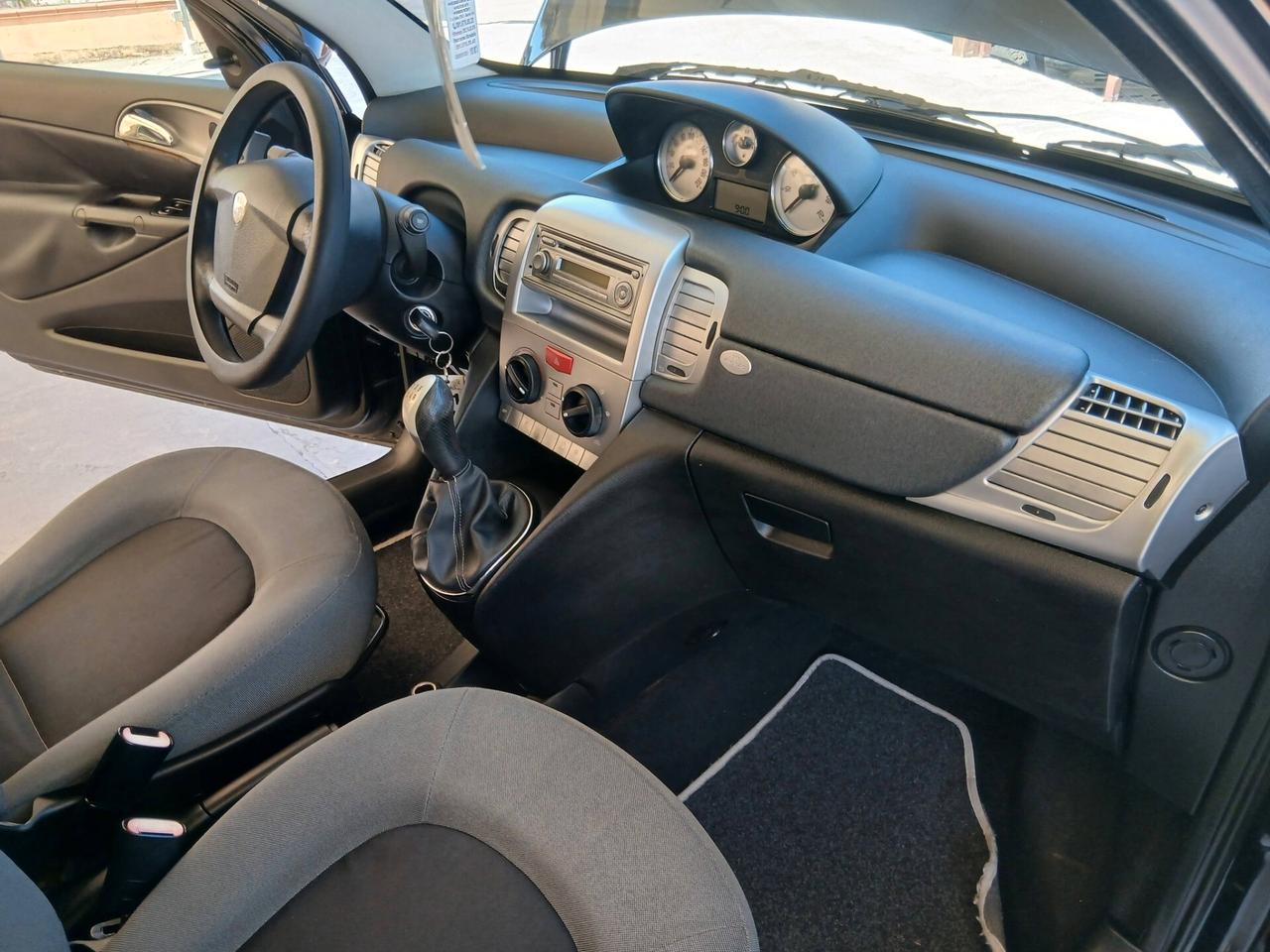 Lancia Ypsilon 1.3 MJT 75 CV full 06