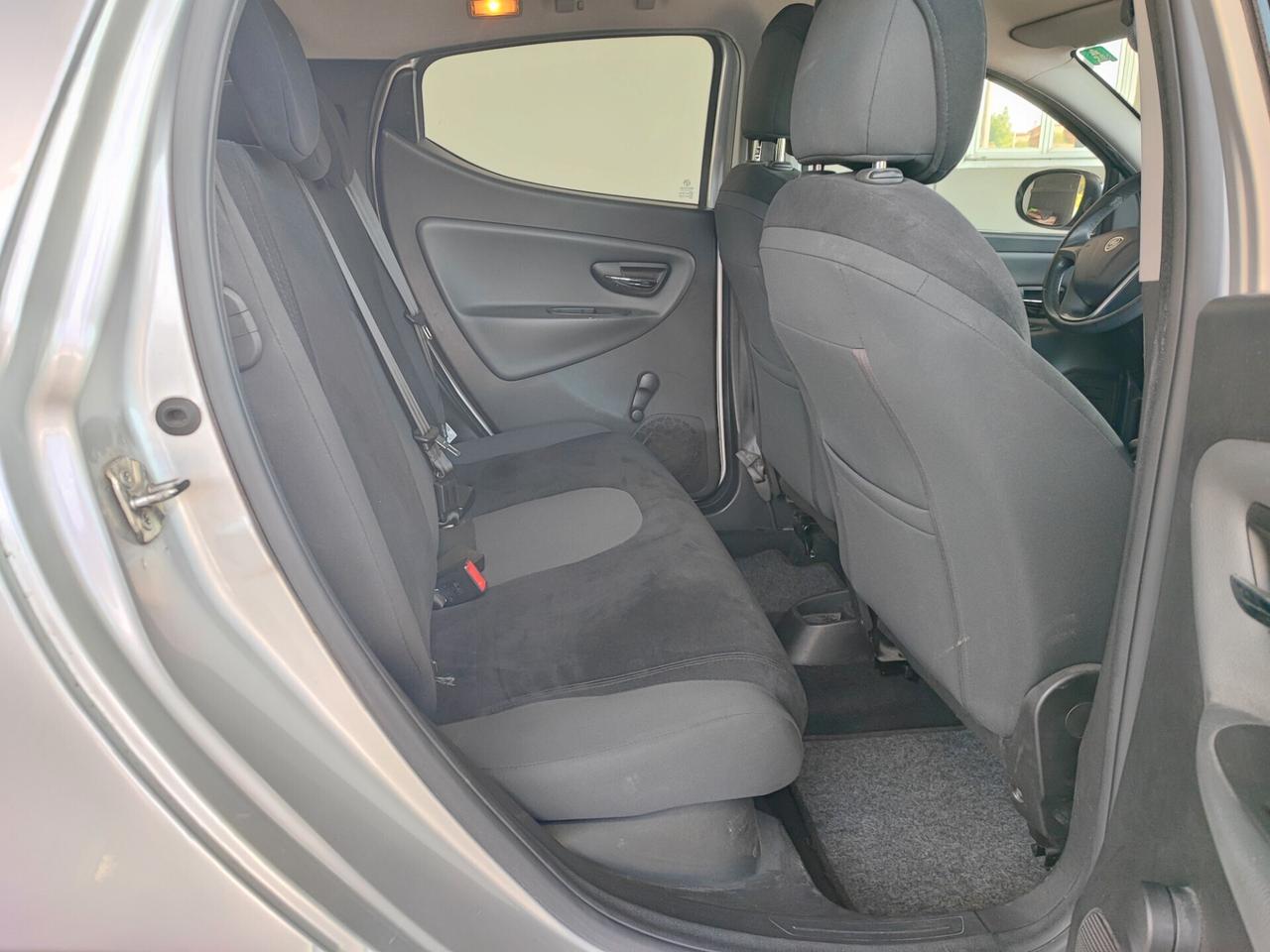 Lancia Ypsilon 1.2 69 CV Unyca