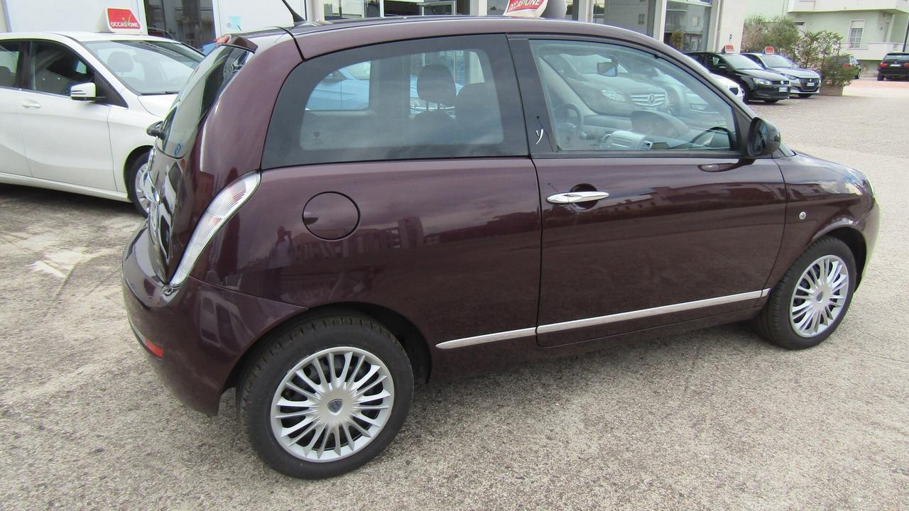 Lancia Ypsilon 1.3 MJT 75 CV Platino