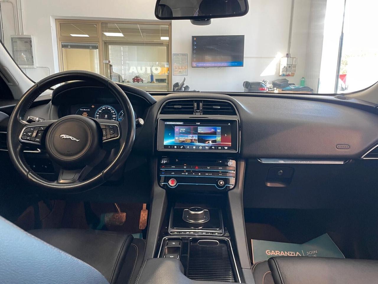 Jaguar F-Pace 2.0 D 180 CV AWD Prestige
