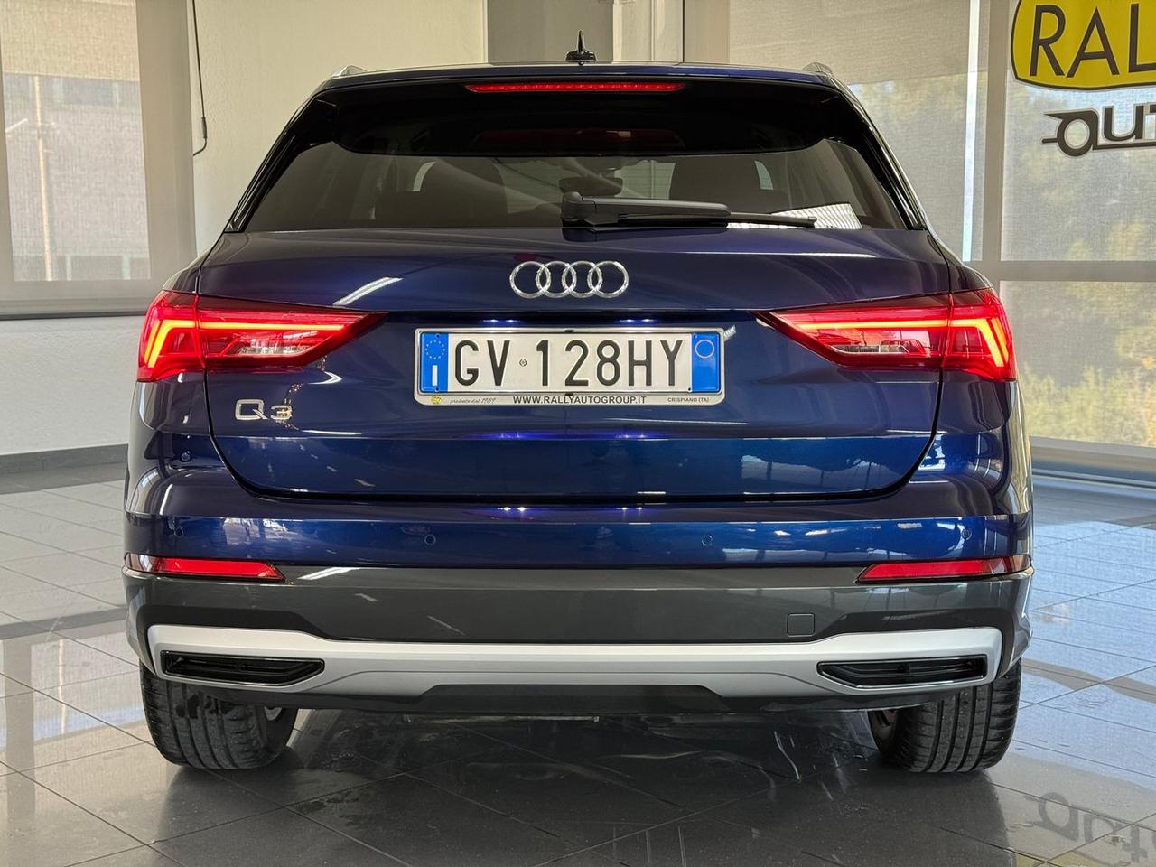Audi Q3 Identity Black 2.0 35 TDI #8438