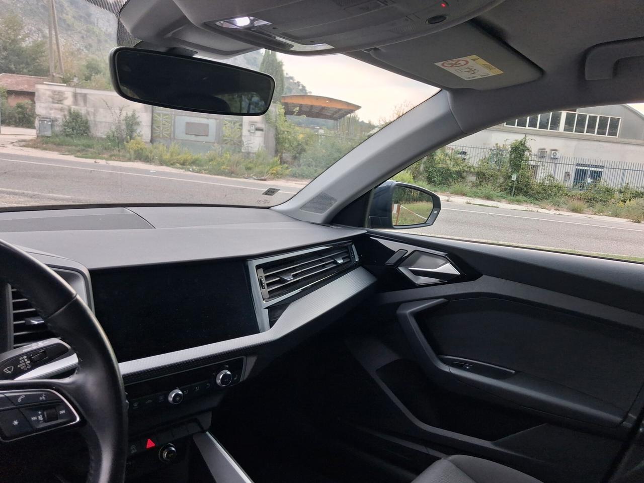 Audi A1 citycarver 30 TFSI Identity Contrast